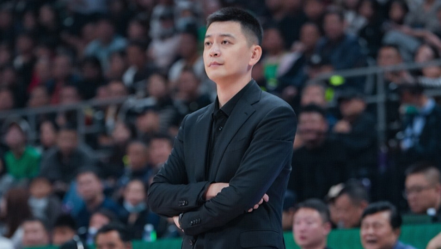 带队3冠却在低谷离开：杨鸣，为什么偏偏选在现在卸任？｜篮不住嘴