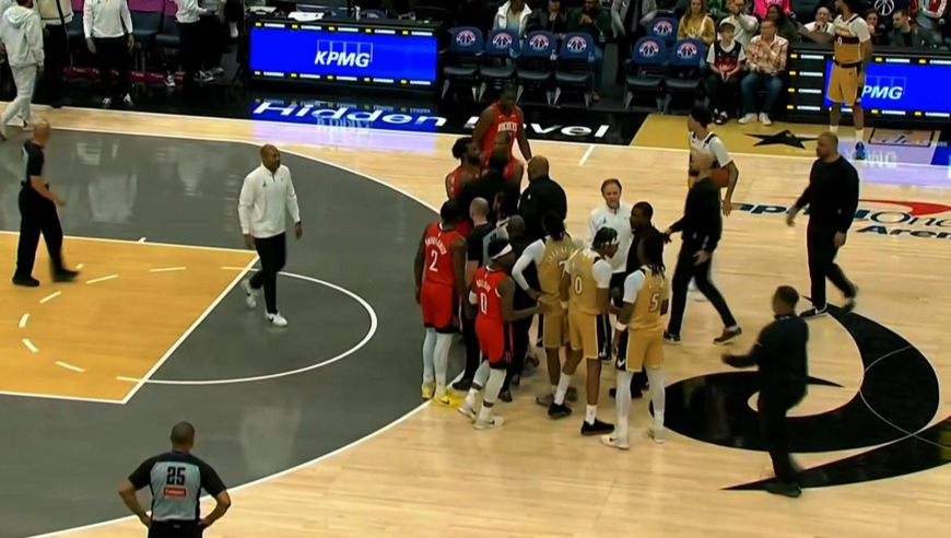 火箭奇才冲突全过程：伊森连续与沃特金斯较劲 场边特雷杨也被驱逐