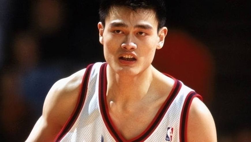 体坛记忆｜姚明一点也&ldquo;不老实&rdquo;，对手嘲讽他时，他的回应让人解气！