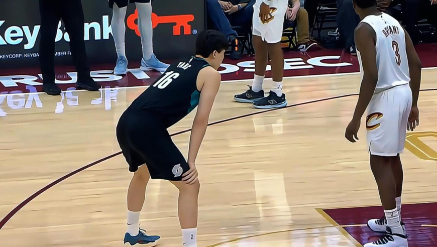 杨来了！杨瀚森替补登场无出手机会 多次卡位掩护为开拓者做出贡献