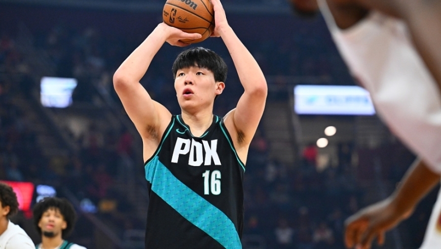 杨瀚森攻守出色，斯普利特真不喜欢！开拓者苦战劲旅，奇兵20分！