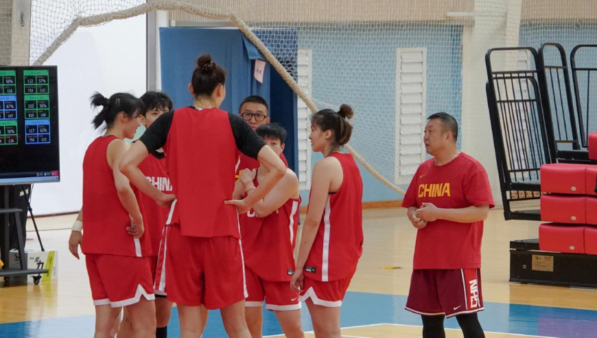 仅余16人！中国女篮再现人员变动，2人退出，宫鲁鸣如何应对？