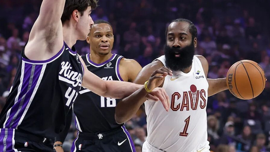 27分+16板+14助，年薪仅363万！威少逆天改命，德罗赞却进退两难