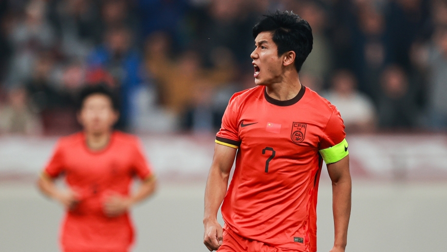 全场欢呼！U23国足连轰两球高燃扳平：李新翔神仙球看呆泰国防线