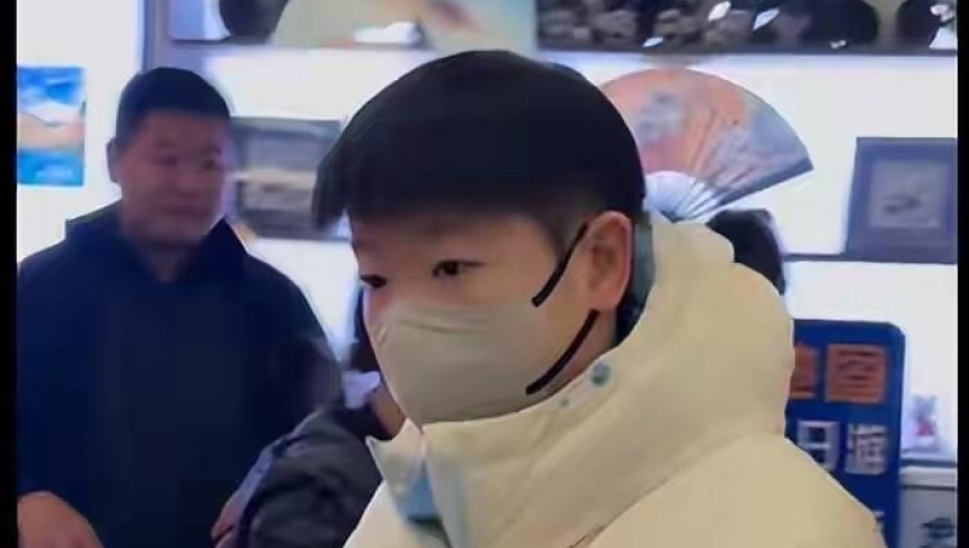 孙颖莎偷偷换了新发型，剪了锅铲头，小脑袋圆乎乎的好可爱啊！