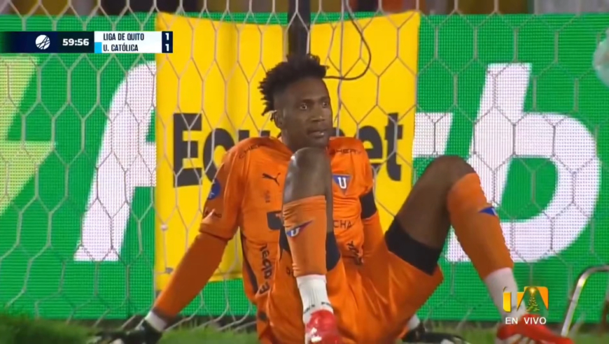 门将怀疑人生！足坛同日两粒炸裂中圈吊射破门，吹一辈子系列