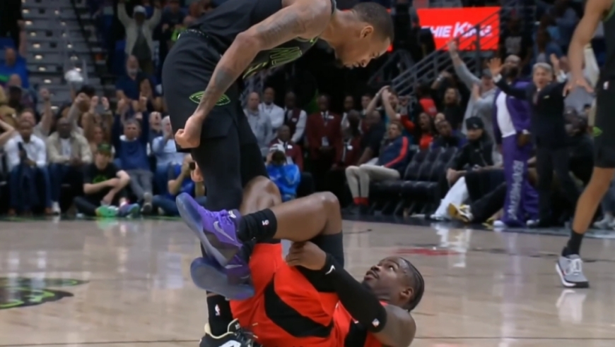 欺人太甚！穆雷晃倒对手后弯腰怼脸挑衅，双方随后爆发冲突