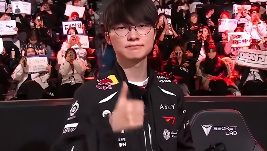 T1落后1万3翻盘KT，队内语音曝光，Faker冷静指挥多兰守家