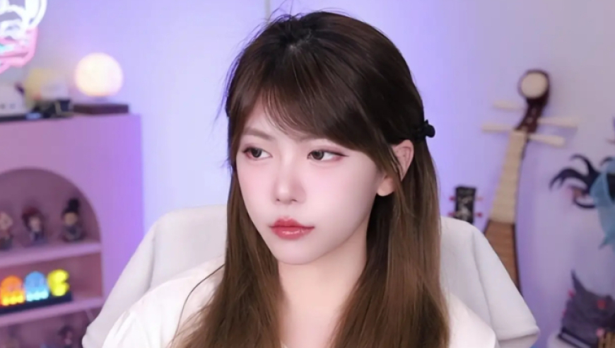 周淑怡参加平台活动，为人生下跪又打滚，满足粉丝的一切要求