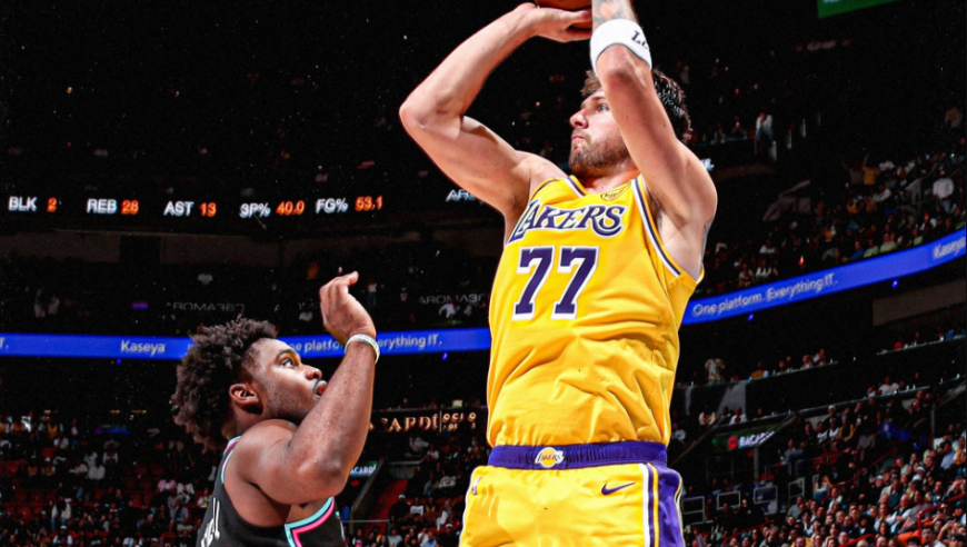 全美热搜第一！东契奇60分创13纪录太疯狂 背靠背100分极具统治力