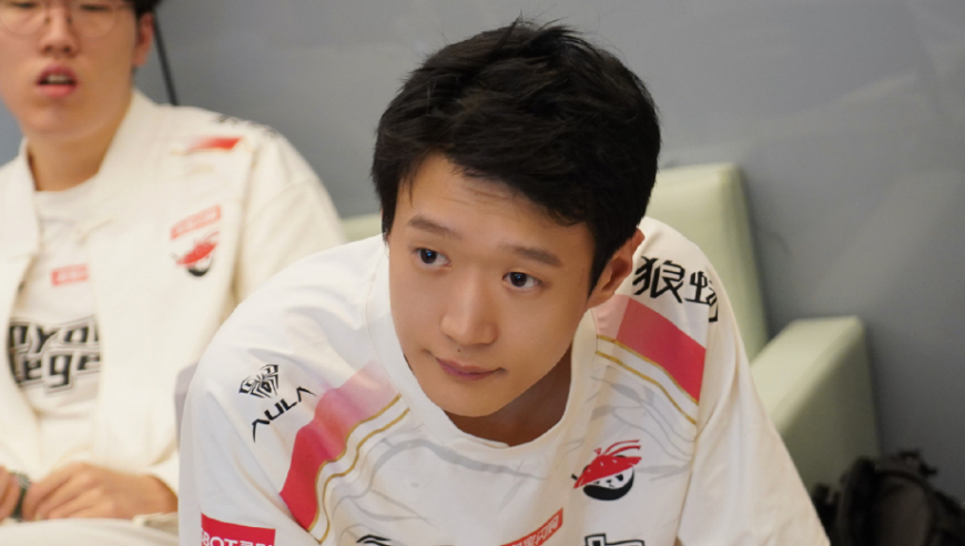 休赛期也闲不住，AL中单香克斯去干搬运工，粉丝担心砸到手