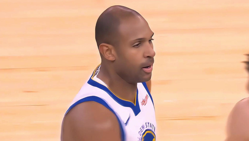 老伙夫燃尽了！霍福德首节连中四记三分 勇士瞬间领先独行侠12分