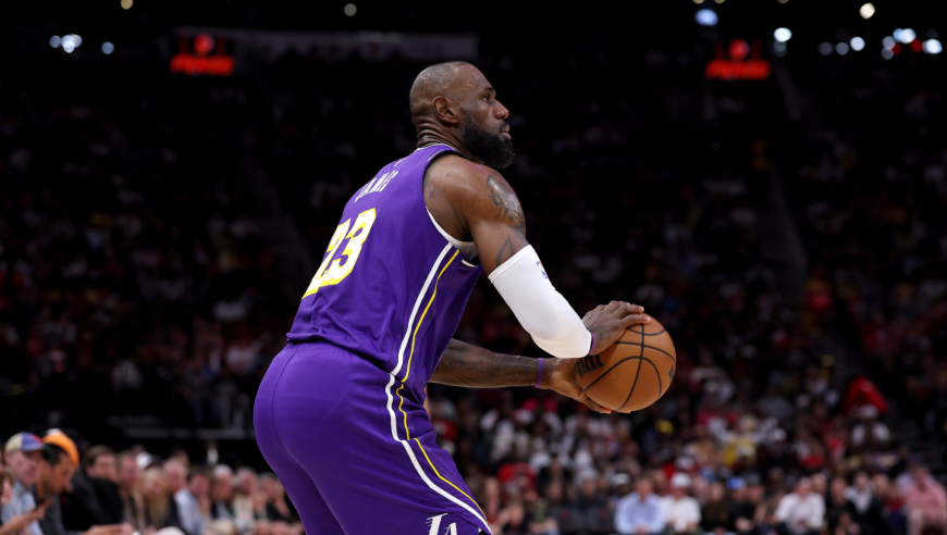 湖人火箭决胜时刻：火箭连送失误 东契奇连进三分超神收比赛